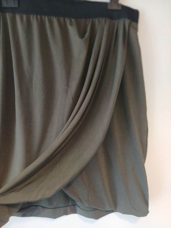 Jupe porte feuille - photo numéro 3