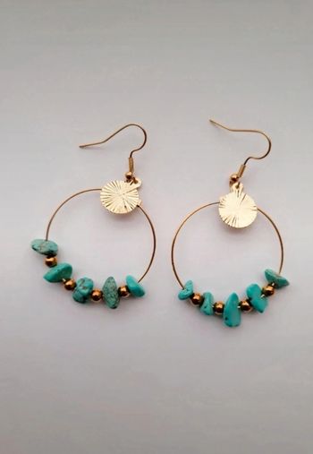Boucle d'oreille perles chips turquoise