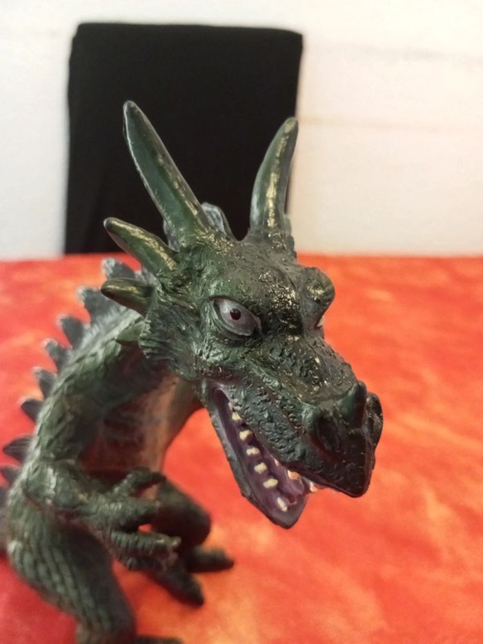 Dragon en plastique dur, 2005 - photo numéro 3