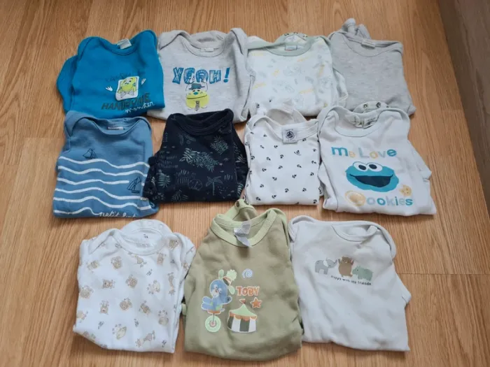 Lot bodies 6 mois