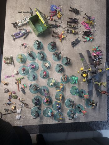 Lot figurine fortnite