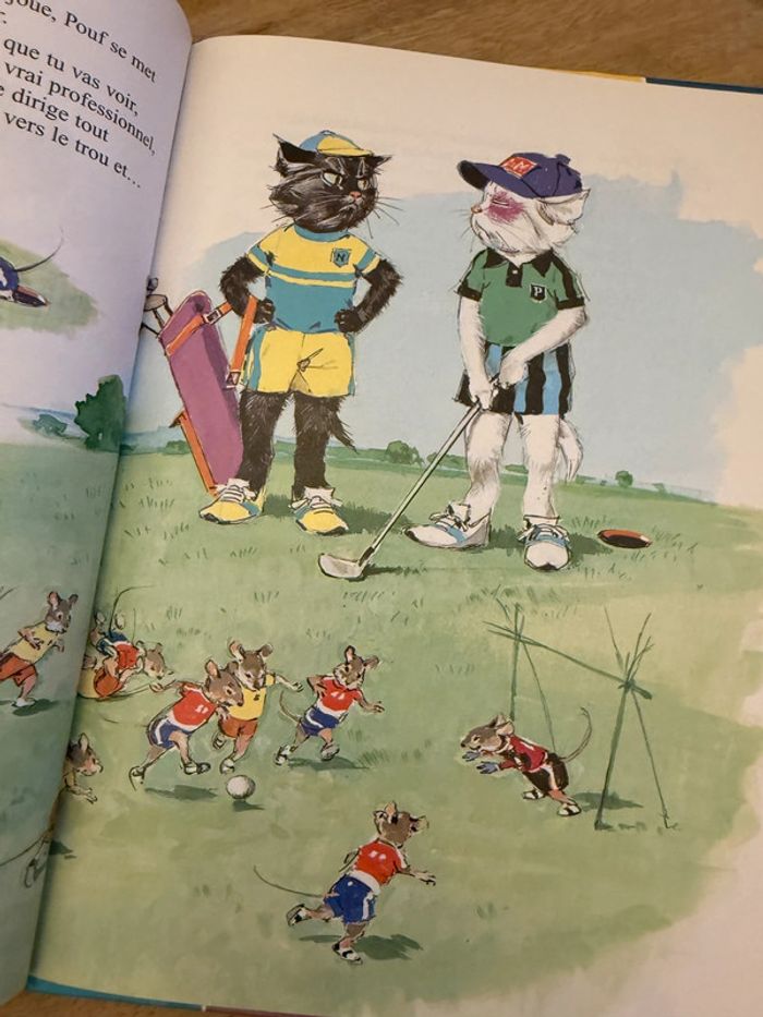 Caroline au Stade édition damiers bords colorés livre bd album Hachette - photo numéro 5