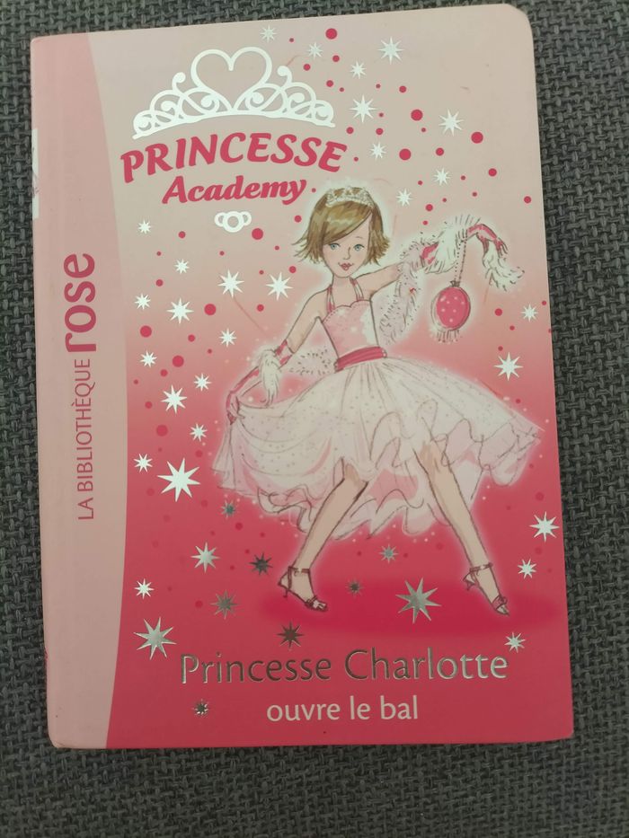 Livre : Princesse Charlotte ouvre le bal - Princesse Academy
