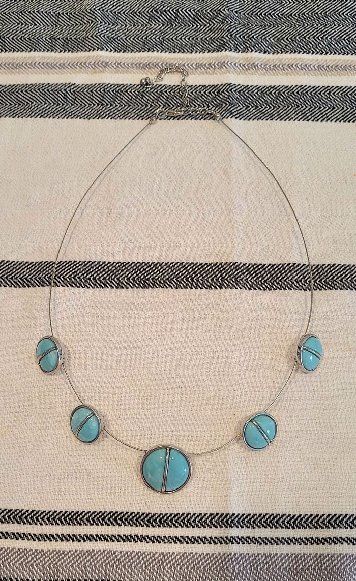 Collier Très bon état