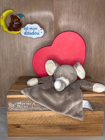 TIA26 doudou éléphant 🐘 Charly & Cie
