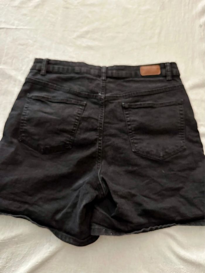 Short noir Kiabi Taille 42 - photo numéro 5