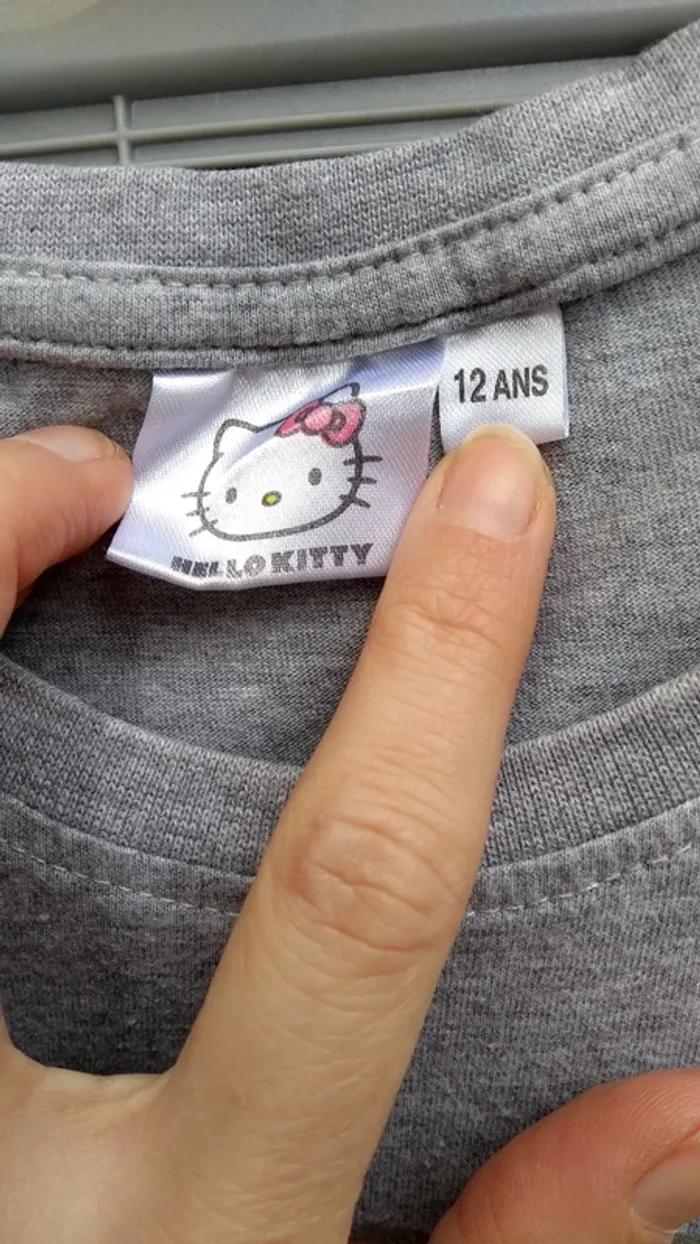 Tee shirt gris Hello Kitty taille 12 ans - photo numéro 2