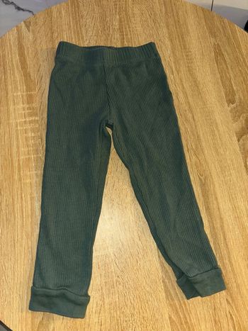 Legging taille 3 ans couleur kaki en bon état