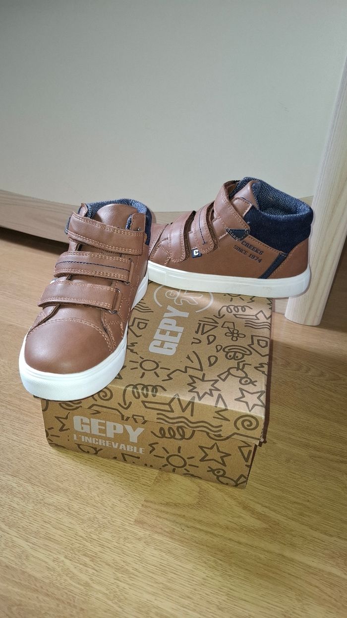 Chaussure garçon neuve