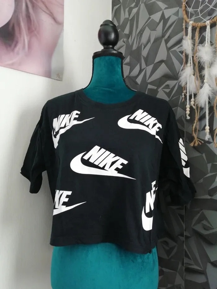 Tee-shirt noir crop top avec impression logo nike / nike authentique / (M)