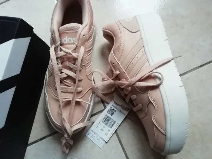 Idée Cadeau / Baskets Adidas Femme Taille 36 Neuves Avec Étiquette Et Boite D Origine!! - photo numéro 2