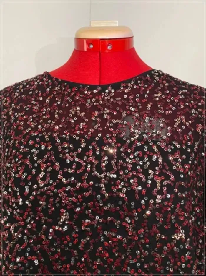 Robe sequins dos nu noir rouge et argent H&M - photo numéro 2