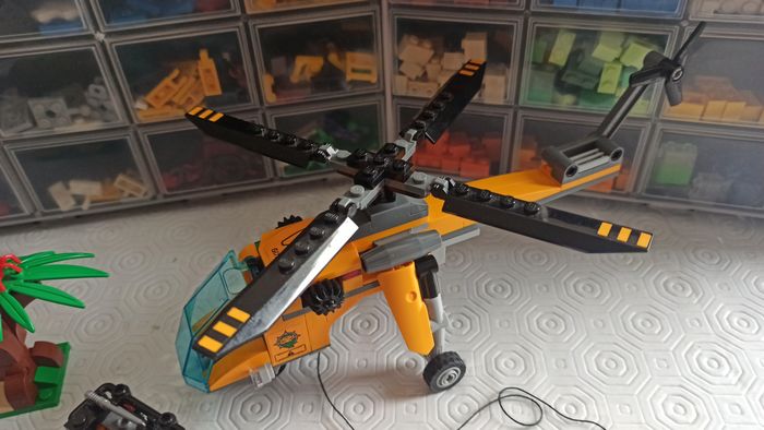 Lego City 60158 L'hélicoptère cargo de la jungle - photo numéro 2