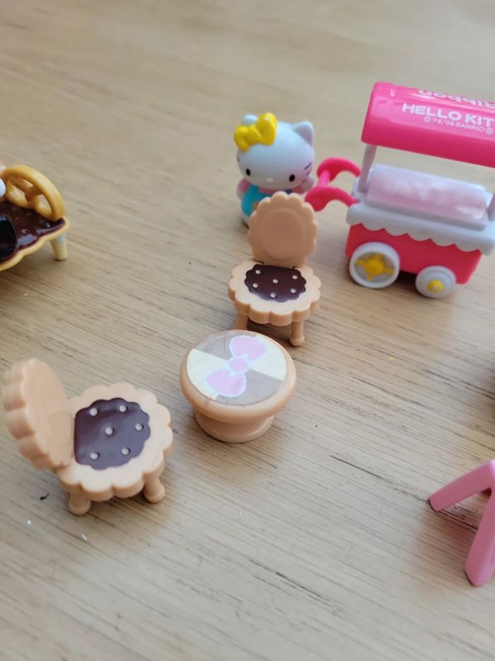 Gros lot hello kitty ribbon café terrasse personnage dont 1 articulé glacière boisson - photo numéro 3