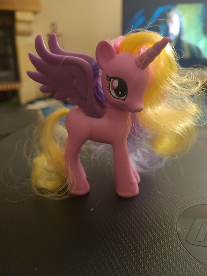 petit poney licorne ailé