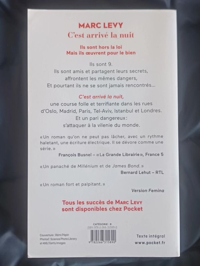 Livre C'est arrivé la nuit Marc Levy - photo numéro 2