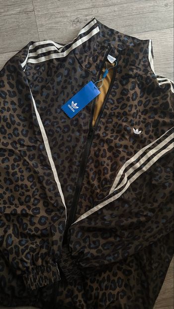 Adidas veste léopard 
