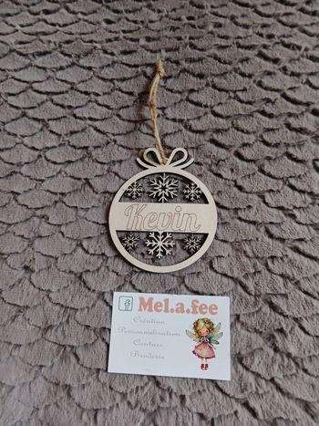 Boule de Noël en bois personnalisé