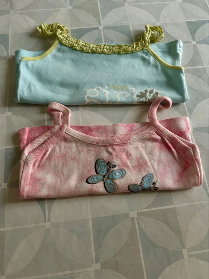 Lot de 2 t shirts fille -4 ans - en très bon état - photo numéro 4