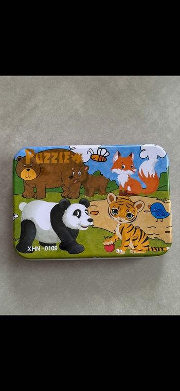Boîte avec 4 puzzles