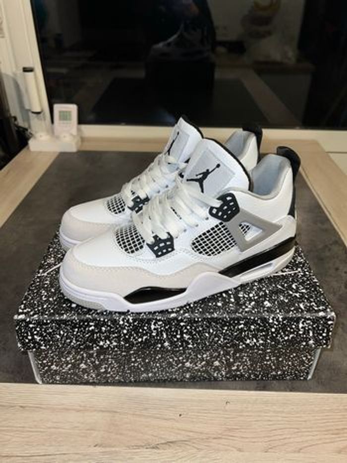 Air Jordan 4 - Military Black ⚪️⚫️ - photo numéro 4