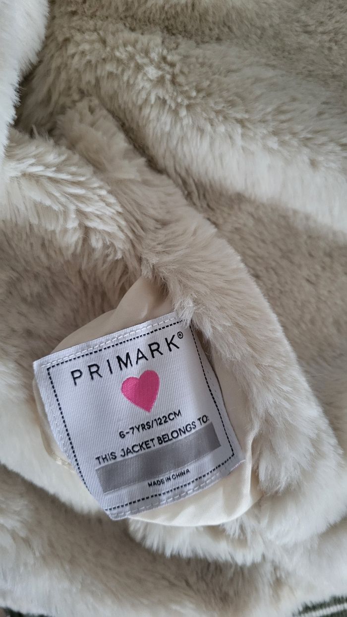 Blouson a capuche fourrés 6 à 7 ans - photo numéro 5