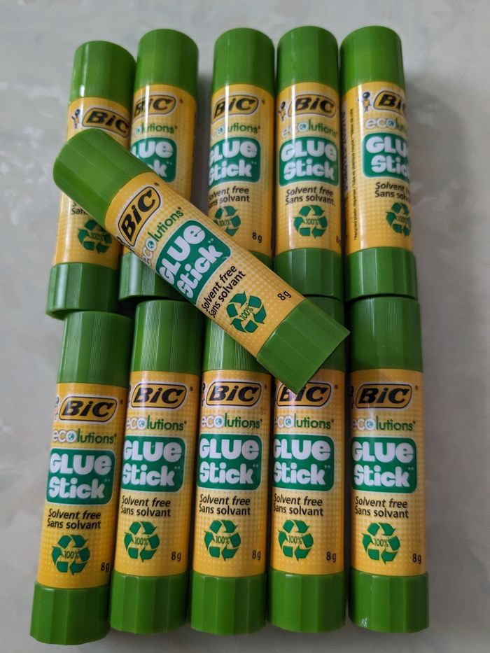 Lot de 11 bâtonnets de colle Bic  blanche sans solvant Glue Stick. 8grs - photo numéro 2