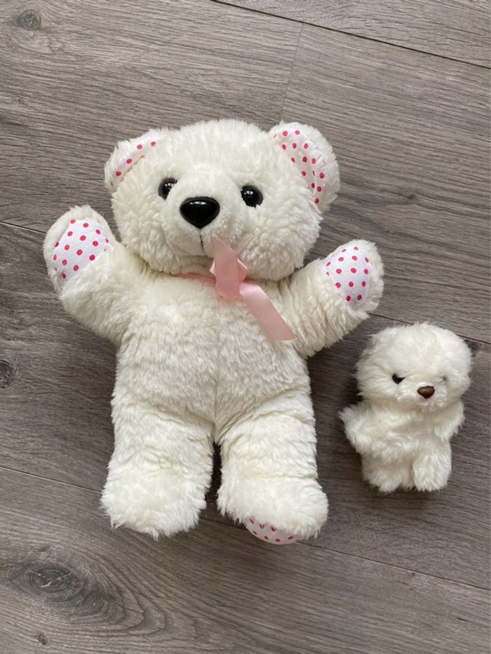 Ours en peluche beige clair blanc crème et son bébé