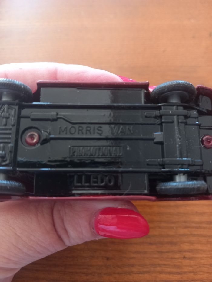 Voiture de collection Morris van - photo numéro 5