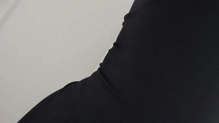 Petite robe noire gainante - photo numéro 9
