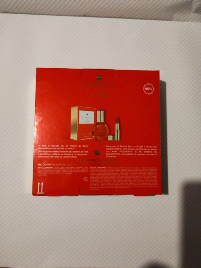 Coffret parfum  Vanderbilt et  L'Oréal  ''in red '' - photo numéro 3