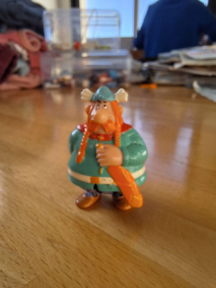 Figurine Kinder surprise Abraracourcix 08 - Astérix chez les indiens 1997