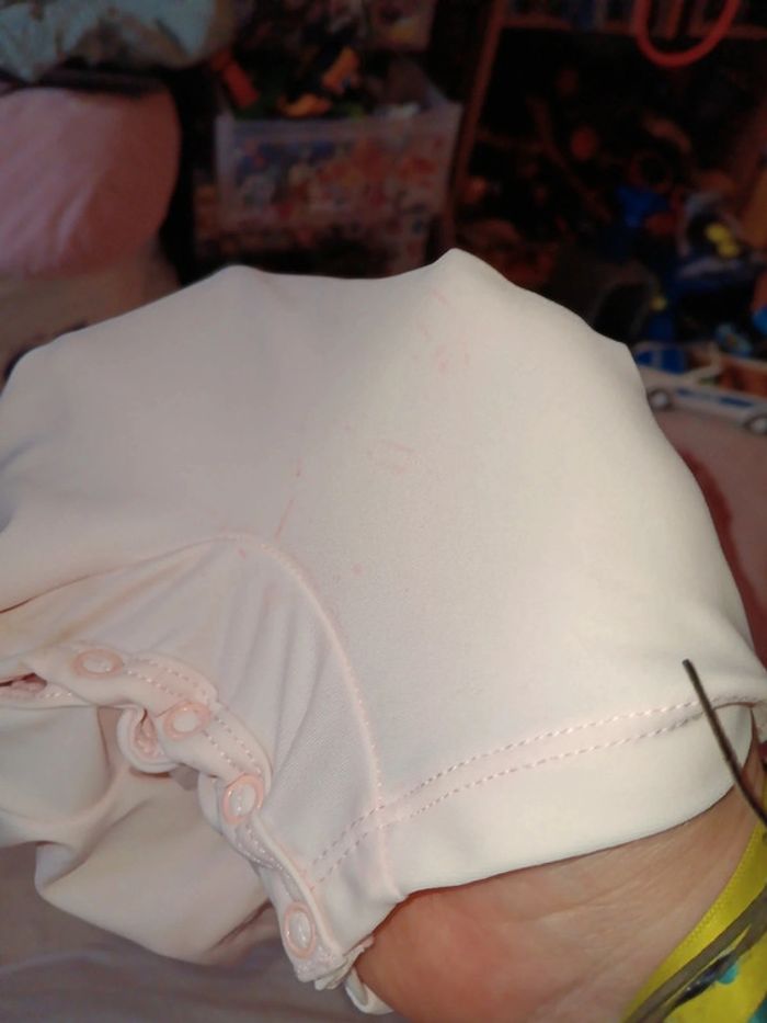 Combi  maillot de bain t.6mois a des taches pas de vinted go - photo numéro 5