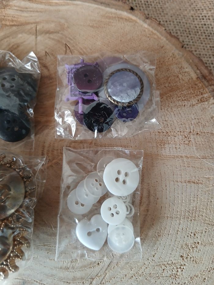 Lot de 4 sachets de boutons - photo numéro 3