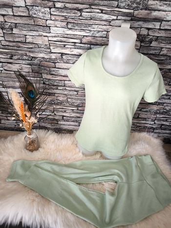 💚 Petit ensemble de sport/ décontracté couleur vert pomme en 8 ans💚