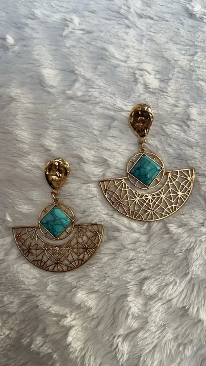 Boucles d’oreilles Neuves 🩵