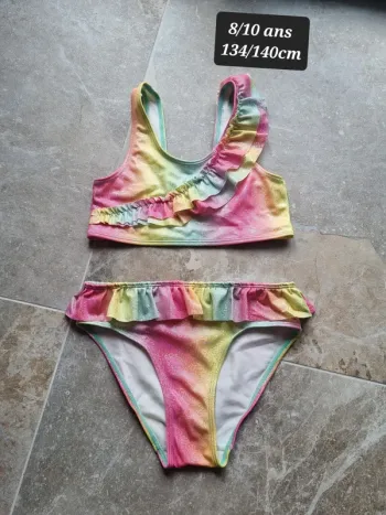 Maillot de bain multicolore et a paillettes 8/10 ans