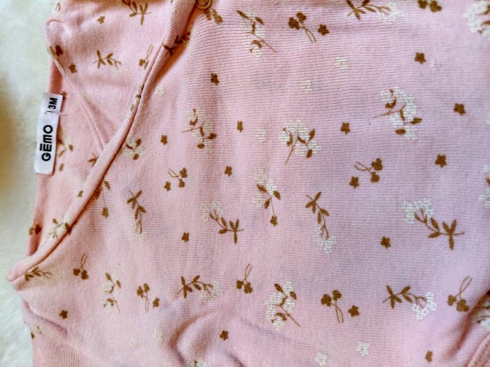 Lot de 2 bodies roses 3 mois - photo numéro 4