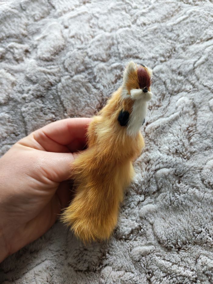 Bibelot petit animal à queue long en fourrure - photo numéro 3