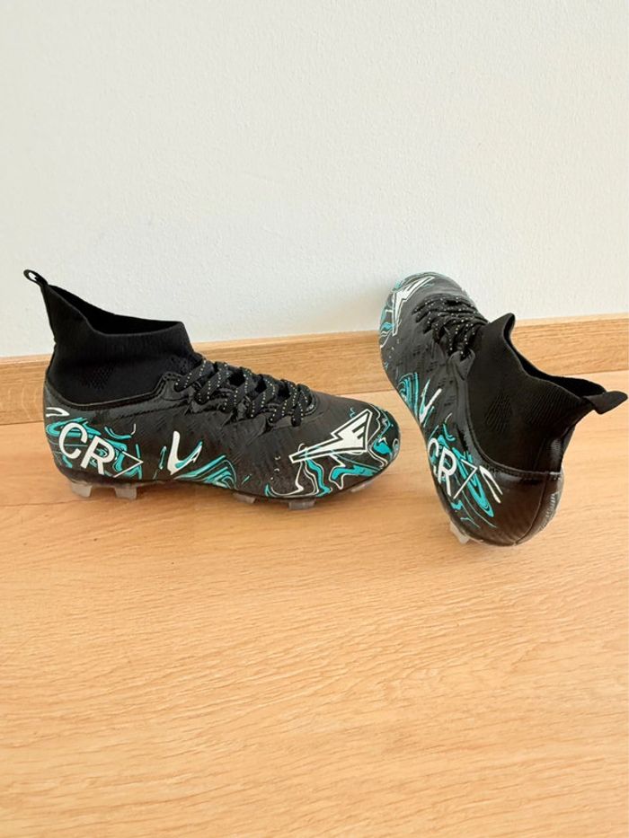 Chaussure de foot CR7 design électrique