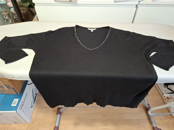 Joli pull femme Kaporal S noir col V tressé doré très bon état - photo numéro 3