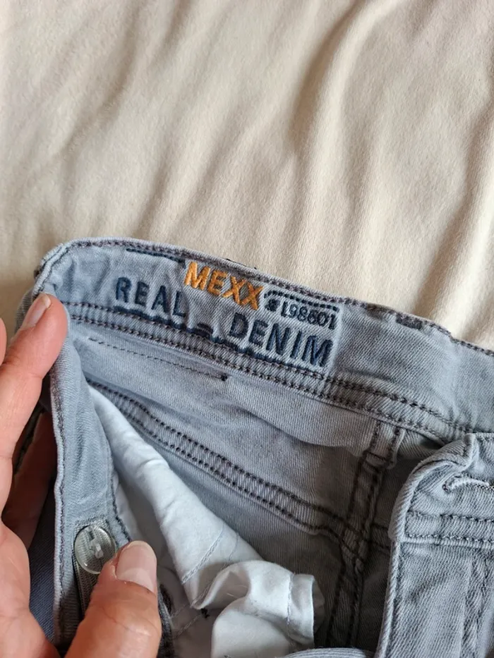 jeans garçon gris à trous (de base) taille 11/12 ans, marque Mexx, en très bon état - photo numéro 3