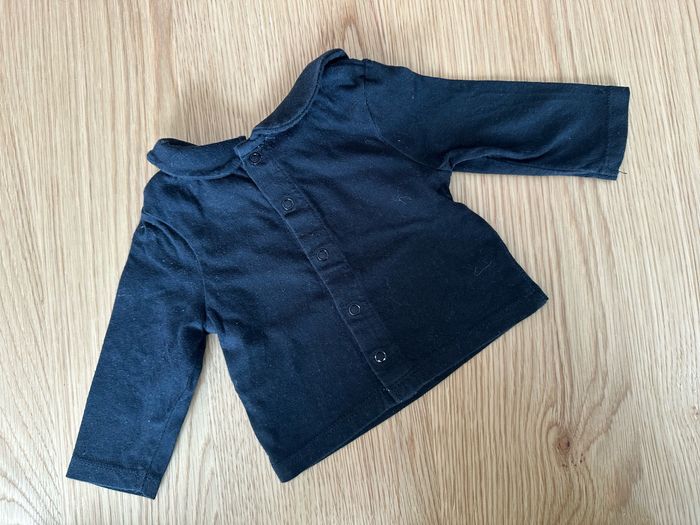 T-shirt à col noir 🖤 - photo numéro 2