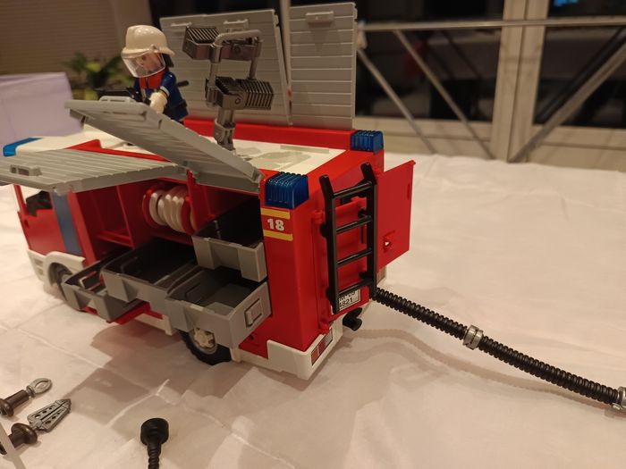 Playmobil fourgon intervention pompiers - photo numéro 4