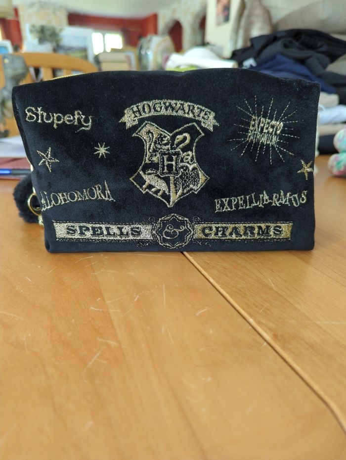 Trousse toilette Harry Potter noire et dorée