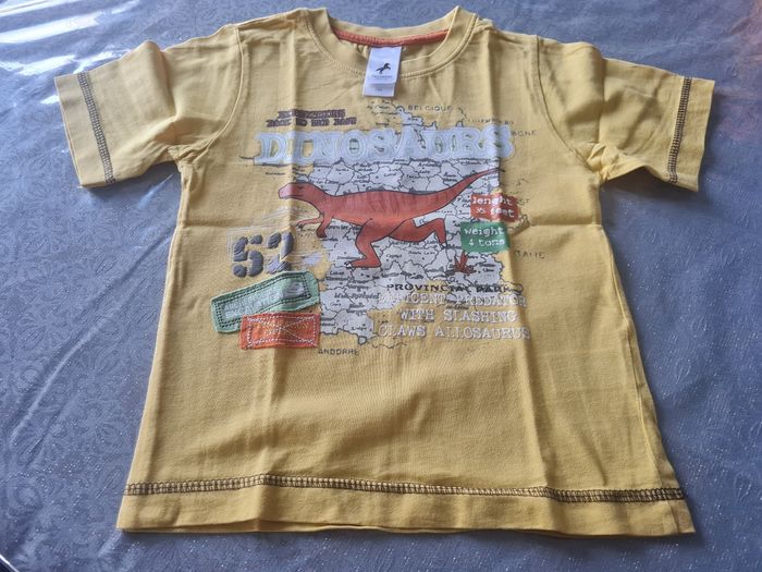Tee-shirt dinosaurs C&A t 104