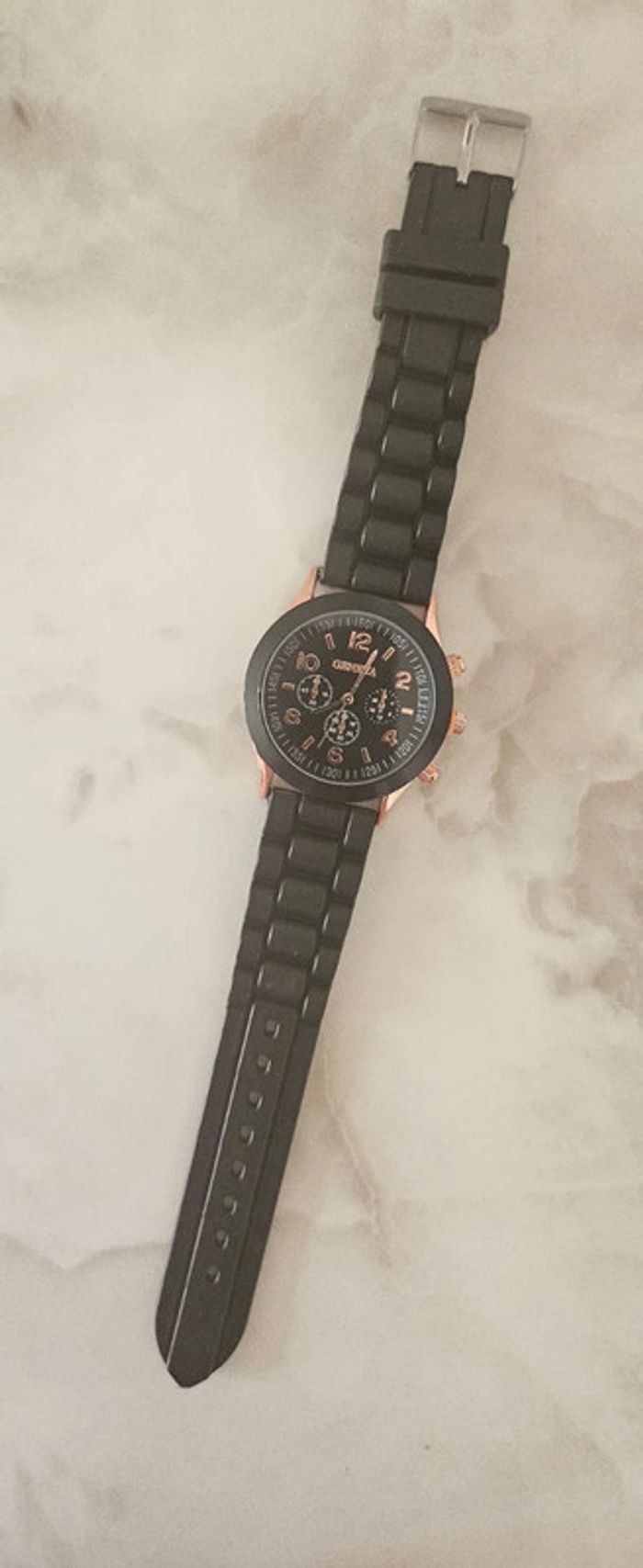 Montre noire - photo numéro 2