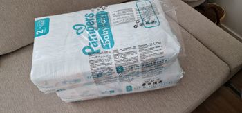 Couches Pampers taille 2