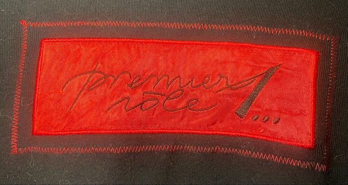 Haut noir et rouge manches longues - photo numéro 2