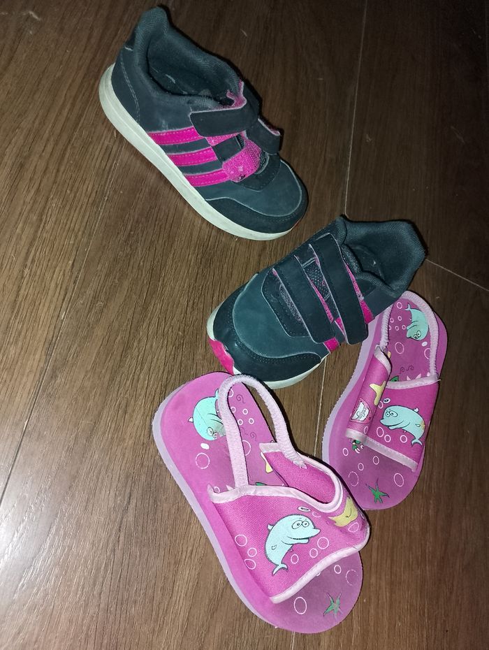 Basket adidas et sandalette p.25 - photo numéro 2